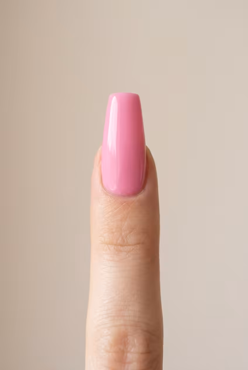Unha bailarina com o Gel Construtor Rosa Pastel em pele clara
