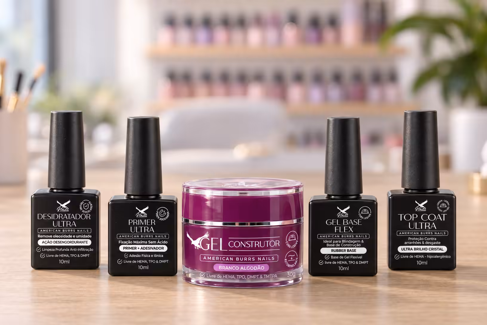 Desidratador Ultra, Primer Ultra, Gel Construtor 30g, Gel Base Flex e Top Coat Ultra da AB Nails na mesa da nail designer