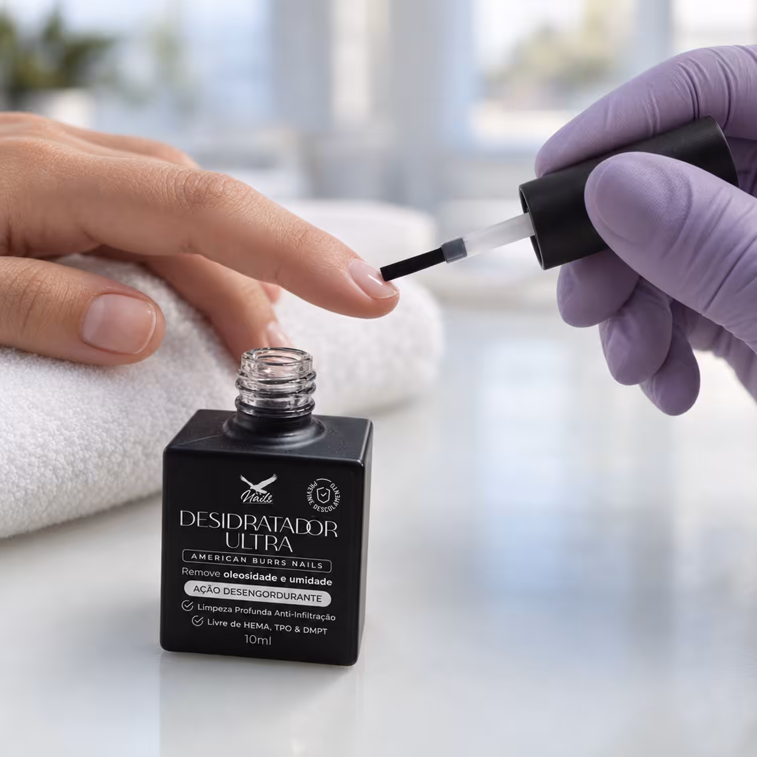 Desidratador Ultra AB Nails sendo aplicado na unha natural